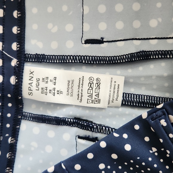 NWT SPANX SUNSHINE SHORTS 6" UPF 50+ NAVY/WHITE SIZE L - Picture 6 of 7